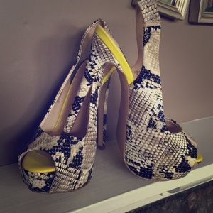 Steve Madden snakeskin pumps