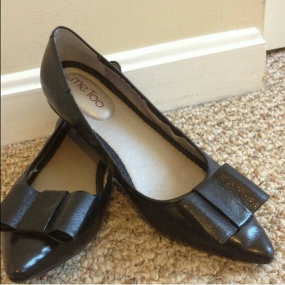 Adorable bow flats.
