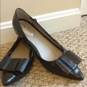 Adorable bow flats.
