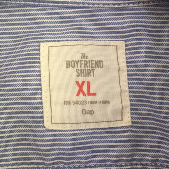 FLASH SALE🎈Gap Blue & White Striped Button Down - Picture 2 of 4