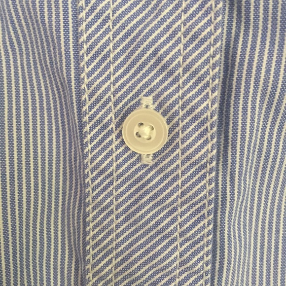 FLASH SALE🎈Gap Blue & White Striped Button Down - Picture 4 of 4