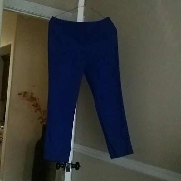 Super cute capris. Perfect for work or play