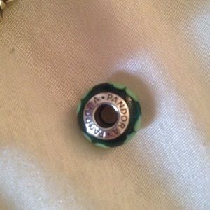 Pandora 4 leaf clover charm