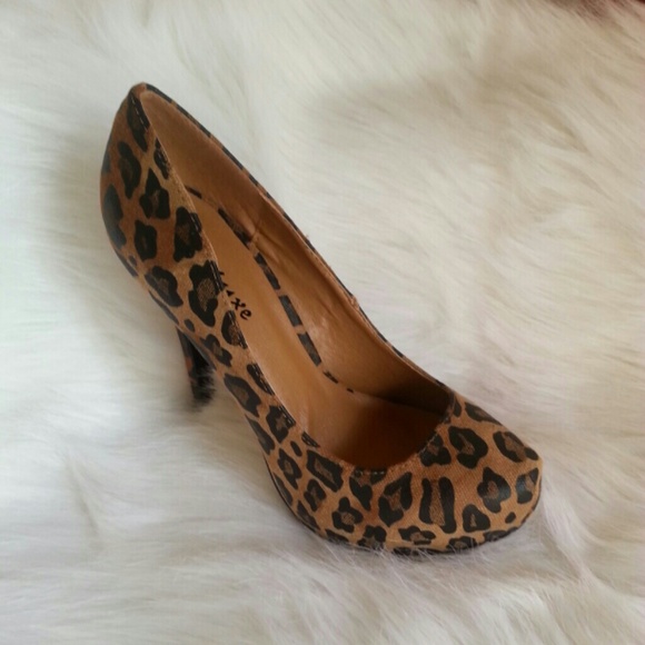S8 Leopard Print Pumps