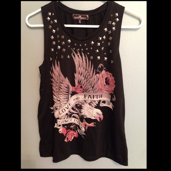 muscle tee 💫sold in bundle💫