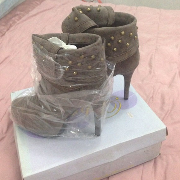 High heel boots - Picture 3 of 4