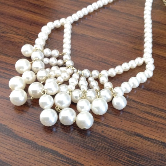 Faux Pearl Dangle Necklace - Picture 2 of 3