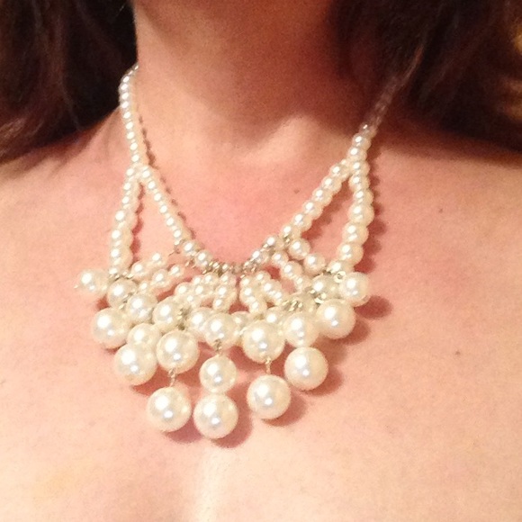 Faux Pearl Dangle Necklace - Picture 3 of 3