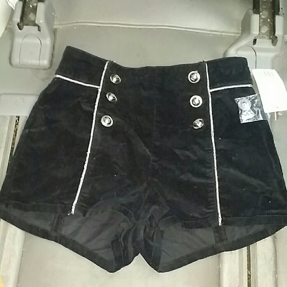 Ecote Shorts