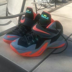SOLD LeBron James Soldier 8 Nike  (6Y)