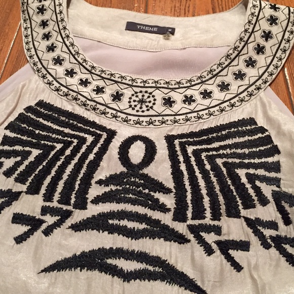 Silver dress with embroidery - Picture 3 of 3