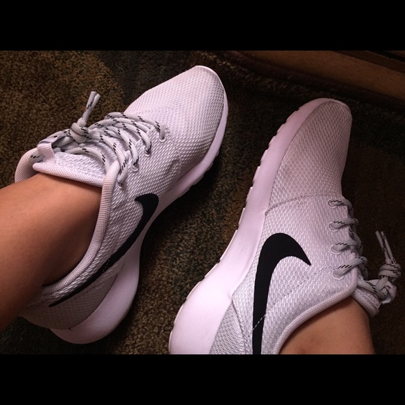 Nike Shoes - Nike Roshe