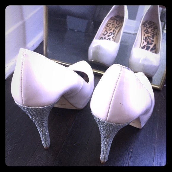 Shoe Dazzle Rhinestone heeled pumps
