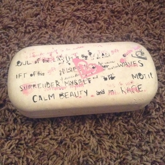 No scraches never really worn