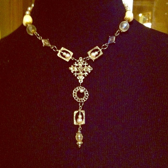 pier 1 Jewelry - PIER ONE VINTAGE STYLE NECKLACE & SILVER PURSE