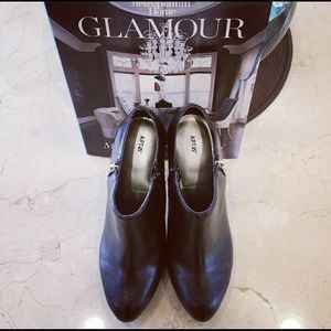 APT.9 BLACK ANKLE BOOTS ***NWOT***