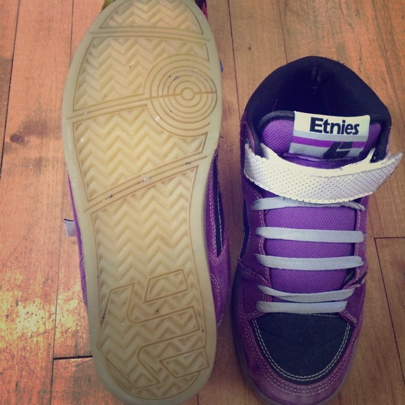 Etnies purple size 9.5 men's