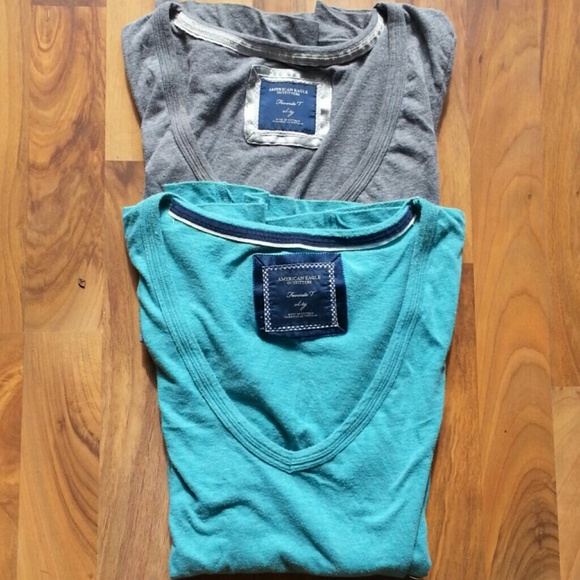 **SOLD** TWO AE V-Neck Tee Shirts - Picture 4 of 4