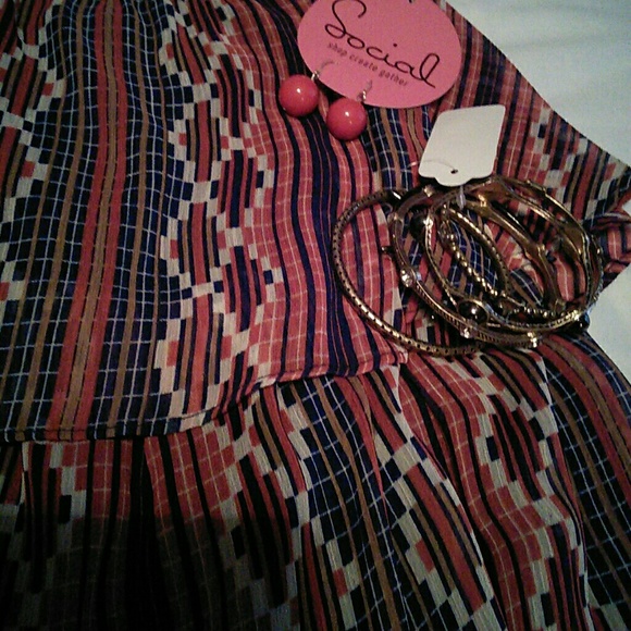 Aztec Print Top - Picture 2 of 2