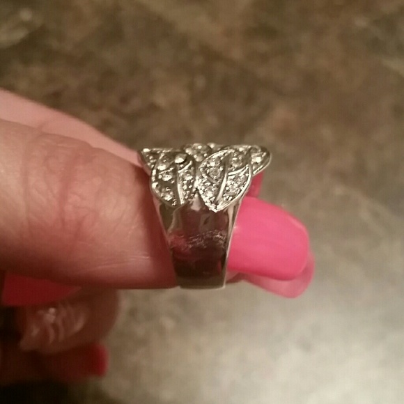 Ring - Picture 2 of 4