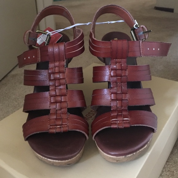 BRAND NEW cognac wedges (Sz 5.5) - Picture 2 of 3