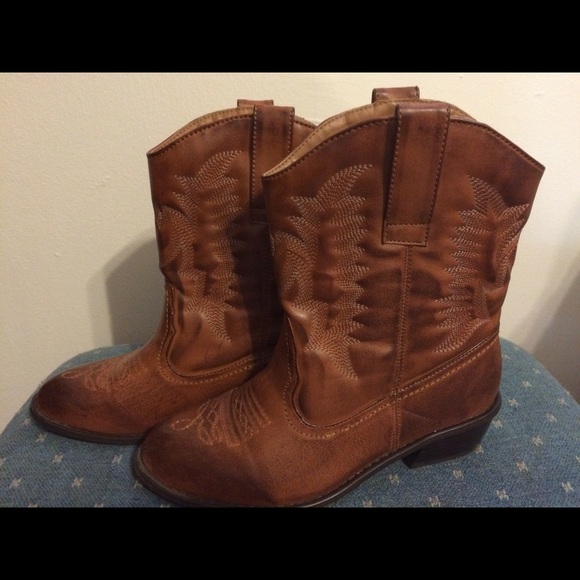 Beige Cowgirl Boots from Charming Charlie 💌