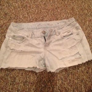 Distressed light wash American Eagle shorts!
