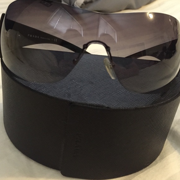 Prada aviator sunglasses w/hard case