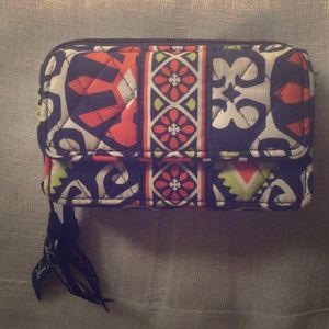 Vera Bradley All in One Crossbody Wallet!