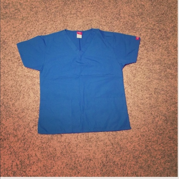 Dickies royal blue scrub top 🌟