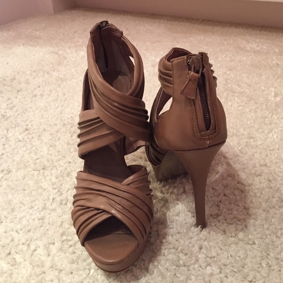 Beige-ish Heels STEVE MADDEN - Picture 2 of 4