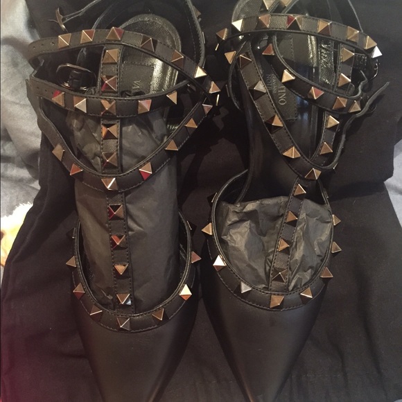 Authentic Valentino Rockstud kitten heels