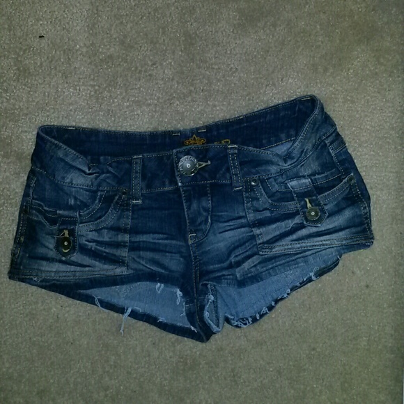 Blue Jean Almost Famous booty shorts.