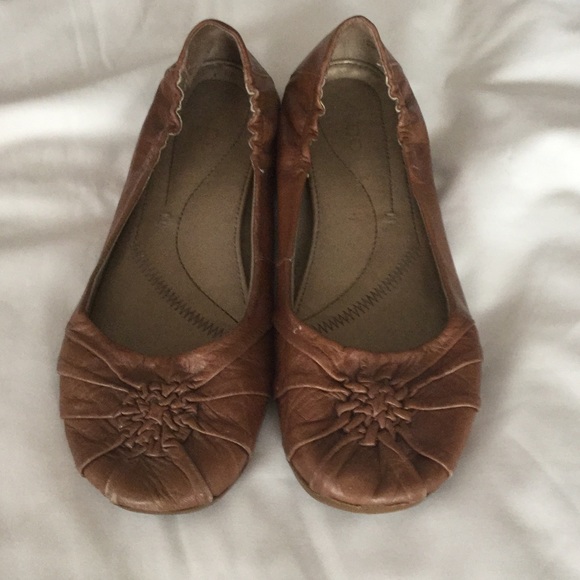 ALDO leather flats, light brown.