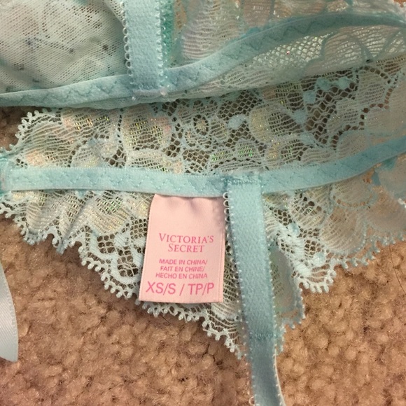 Baby blue garter belt - Picture 3 of 3