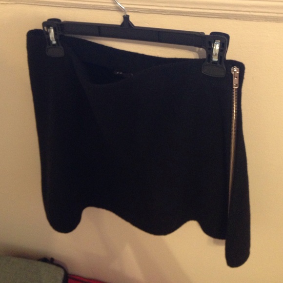 A black knit skirt