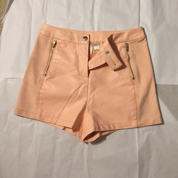 Faux leather high waisted nude/light pink shorts - Picture 4 of 4