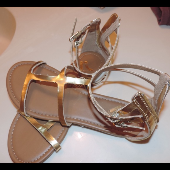NEW! Elegant Gold Sandals