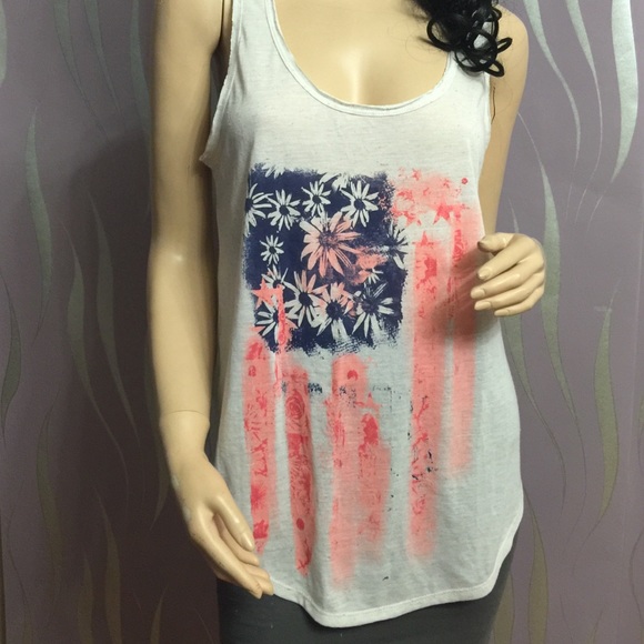 ❌SOLD ❌Cute Tan Color Floral Tank - Picture 2 of 4