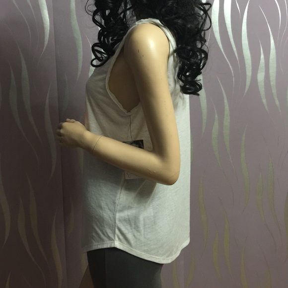 ❌SOLD ❌Cute Tan Color Floral Tank - Picture 3 of 4