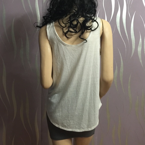 ❌SOLD ❌Cute Tan Color Floral Tank - Picture 4 of 4