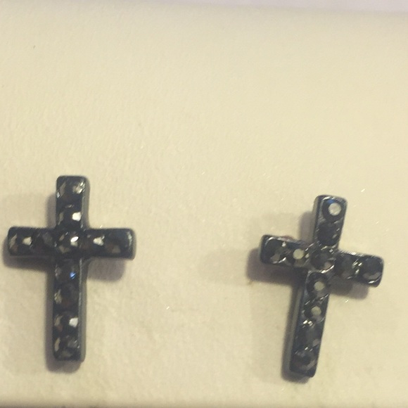 🚫SOLD🚫 cross earrings