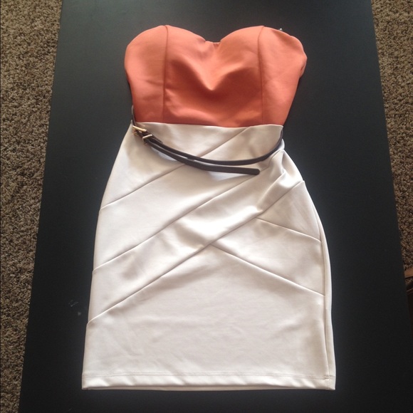 Body Central Dresses & Skirts - Belted strapless dress
