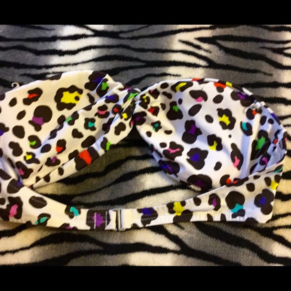 Victoria's Secret leopard bathing suit top. - Picture 2 of 3