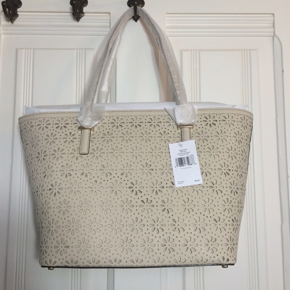 *SOLD* Crema De Vie Cedar Street Harmony Tote - Picture 2 of 4