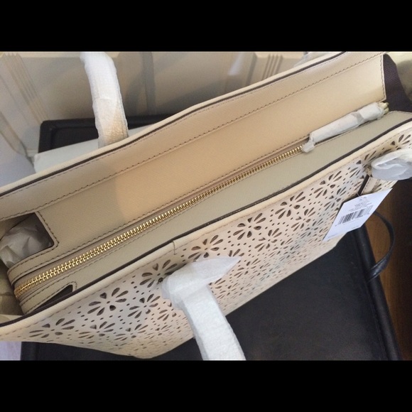 *SOLD* Crema De Vie Cedar Street Harmony Tote - Picture 3 of 4