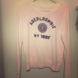 White sweatshirt pullover