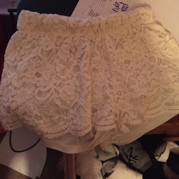 Lace shorts - Picture 2 of 3
