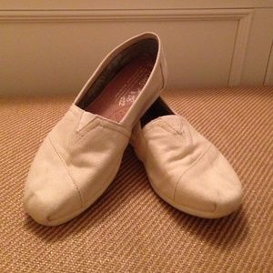 TOMS cream loafers