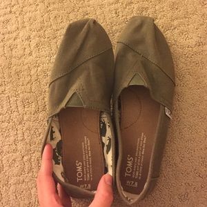 Green canvas Toms
